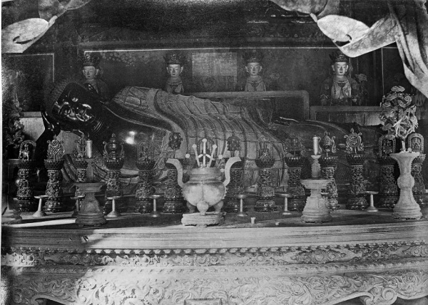 十方普覺寺因為臥佛殿供有臥佛銅像而俗稱「臥佛寺」