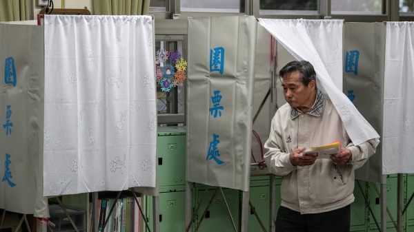 台湾选举投票。