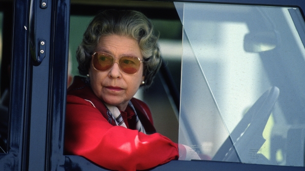 伊麗莎白女王的開車技術很好，在戰爭時還當過救護車駕駛呢！