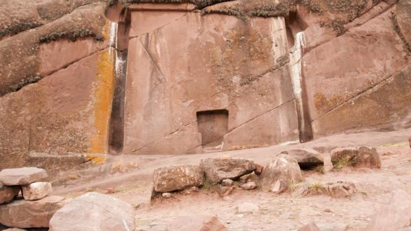 “星际之门”是该地区最令人印象深刻的“石碑”和巨石遗迹