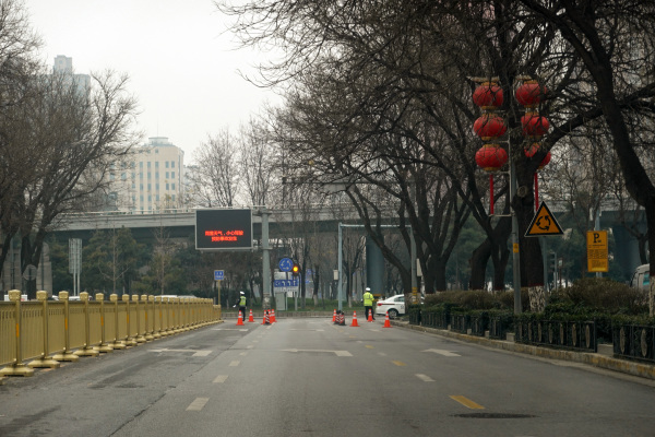 2021年12月31日，西安封城后街景。