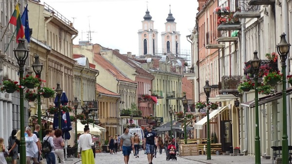 立陶宛首都纽尔维斯的商业街