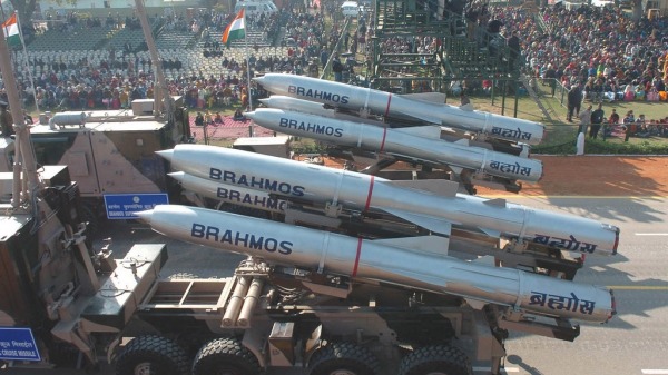 印俄合资的布拉莫斯导弹。
