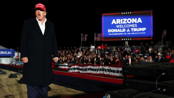 2022年1月15日，美国前总统川普在亚利桑那州举行2022年首次中期选举年集会。（图片来源：Mario Tama/Getty Image）