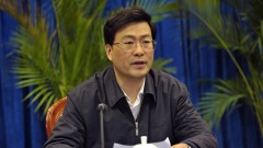 重慶召開兩會政協主席王炯作報告時暈倒(圖)