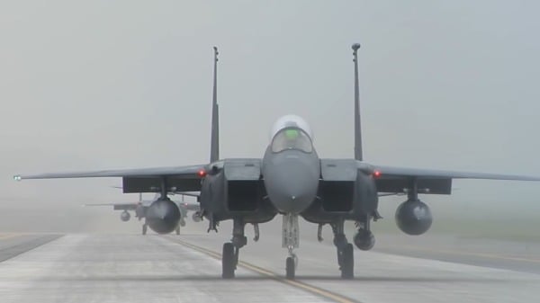 F-15EX二代鷹是70年代的F-15的最新升級版，圖為F-15EX在滑行中。