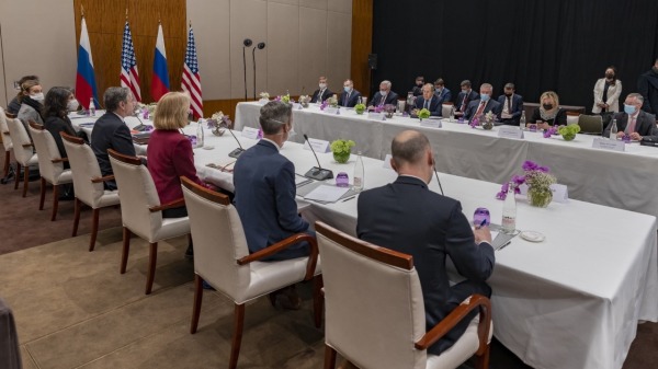 2022年1月21日，美國國務卿布林肯在日內瓦與俄羅斯外長拉夫羅夫會面，就烏克蘭局勢展開談判。（圖片來源：美國國務院）
