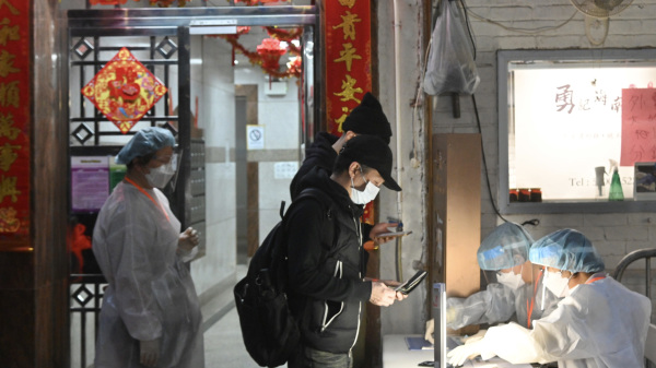 中國新年前，港府大搞「清零」處處封鎖，強制市民做檢測。（圖片來源：香港政府新聞處）