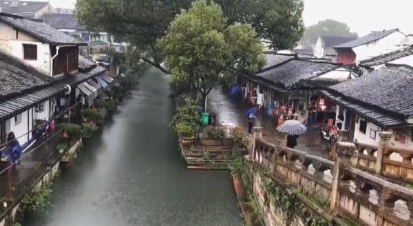 雨中的江南水乡