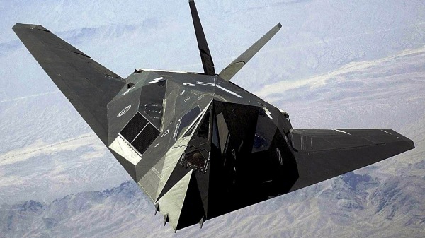 F-117夜鷹是世界上首架隱身攻擊機，從服役到公開用了7年時間。