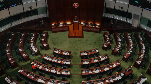 香港立法會委員會會議記錄不再列明發言議員名字，僅以「一名議員」取代。（圖片來源：Getty Images）