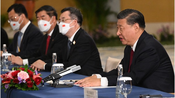 去年11月14日，新任政治局常委、中辦主任丁薛祥（右二）陪同習近平在印尼巴厘島舉行的G20峰會期間會見美國總統。（圖片來源：SAUL LOEB/AFP via Getty Images）