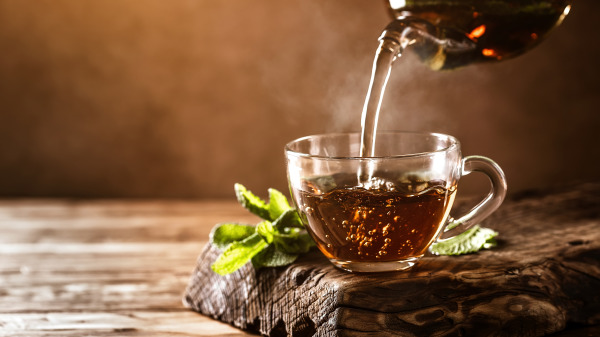 茶葉內含有多種對健康有益的物質，如維生素A、維生素B組、茶多酚、茶多糖以及葉綠素等