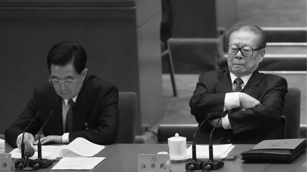 2012年11月14日，胡錦濤曾與江澤民參加中共十八大會議。