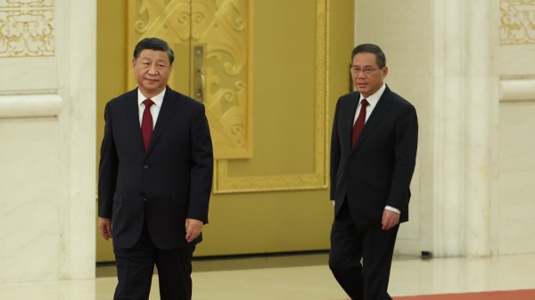  2022年10月23日，习近平带领中共新一届政治局常委与中外媒体见面。李强排在习近平后面的第二位。（图片来源：Lintao Zhang/Getty Images）