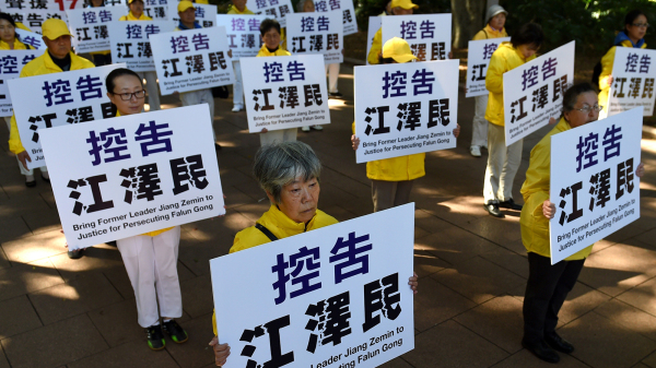 江泽民打压六四学运的学生领袖，迫害法轮功，针对民运人士及异见分子，对中国社会毫无建树。（图片来源：Getty Images）