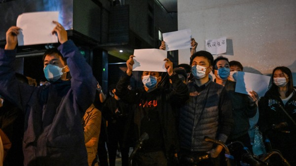 上海年輕人參與白紙運動抗議中共清零政策