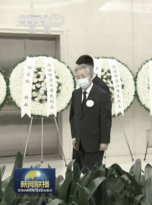2022年12月5日，胡錦濤出席江澤民的遺體告別式。（圖片來源：央視視頻截圖）