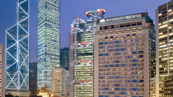 图为位于中环的香港文华东方酒店。（图片来源：Mandarin Oriental Hotel Group/Wikipeda/CC BY-SA 3.0）