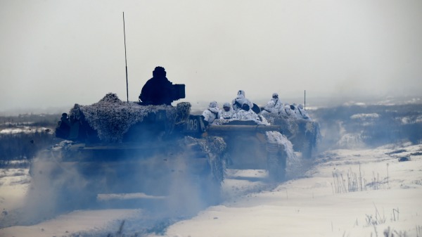 乌克兰军队在边境进行军演。