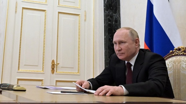 俄羅斯總統普京簽署法令，令在外國證券市場上市的俄羅斯公司退市。