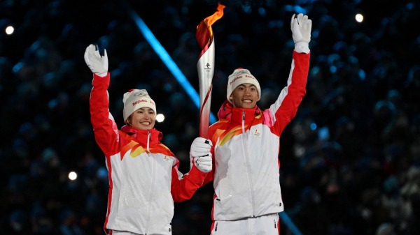 北京冬奥 2022 维吾尔运动员衣拉木江  汉族运动员赵嘉文