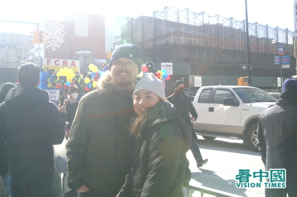 卡伦（Cullen）和他的太太特地从曼哈顿赶来观看这场庆祝中国新年的游行