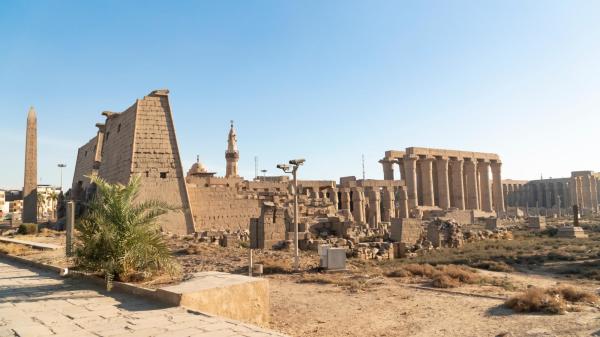 在古代的文明中，建造了許多令人歎為觀止的巨大神殿