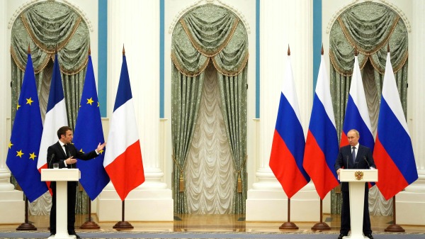 俄总统普京于2022年2月7日在莫斯科与法国总统埃马克龙举行联合新闻发布会。