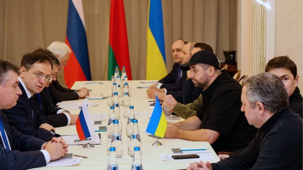 2月28日，烏克蘭和俄羅斯代表團成員在白俄羅斯戈梅利地區進行談判。