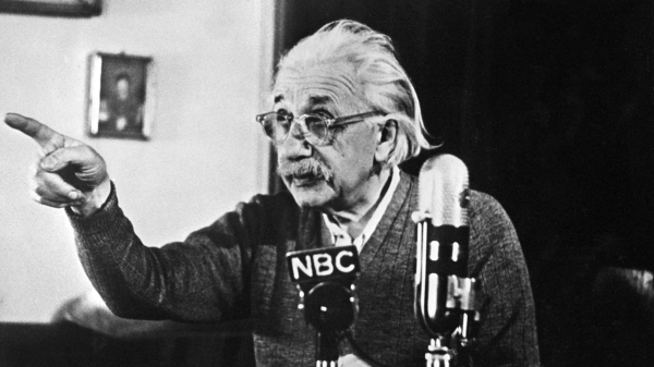 愛因斯坦 1950 年 2 月 14 日，在普林斯頓的一次電視廣播中，宣布反對「H」型炸彈以及美國和蘇聯之間的軍備競賽