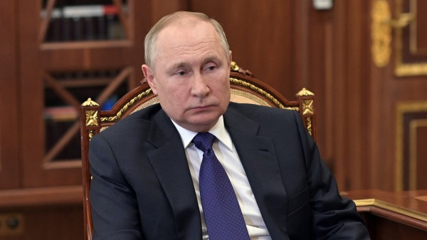 俄羅斯總統弗拉基米爾．普京（Vladimir Putin）在克里姆林宮會晤聖彼得堡州長。
