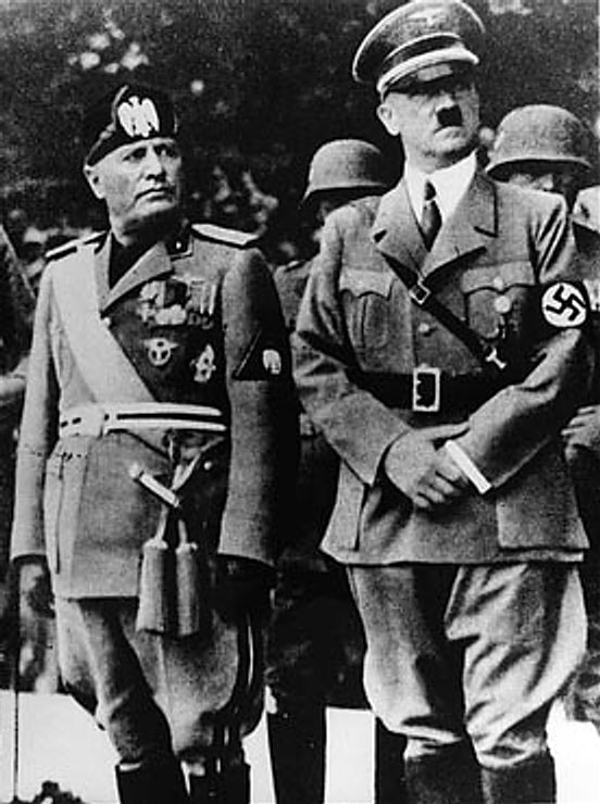 1941年墨索里尼（左）和希特勒在轴心国占领下的南斯拉夫。