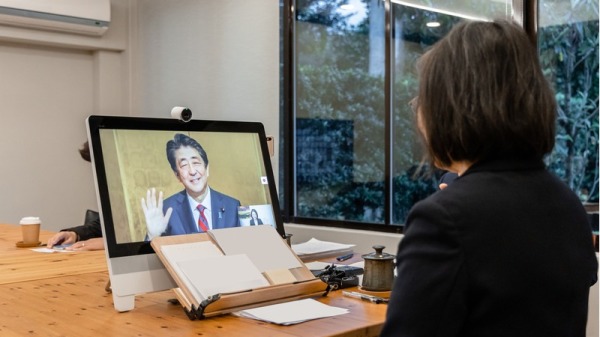 中華民國總統蔡英文受邀用視訊方式和前日本首相安倍晉三交談