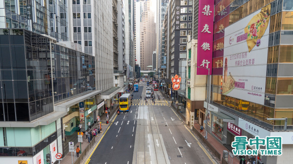 清零政策下，昔日繁荣的香港已经不再。中环主要干道也十分清冷。（图片来源：庞大卫/看中国）