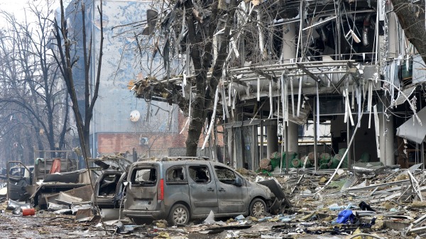 2022年3月3日，乌克兰第二大城市哈尔科夫(Kharkiv)的一座受损建筑