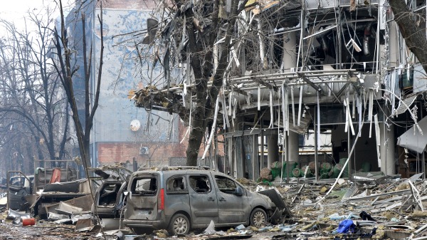 被俄羅斯砲擊的烏克蘭第二大城市哈爾科夫一棟大樓的殘骸。