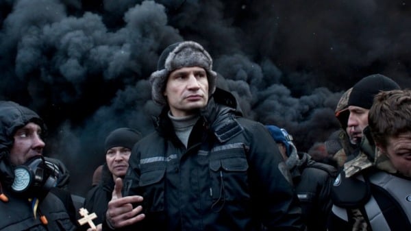 2014年1月23日基辅市长克里琴科对抗议者发表讲话。