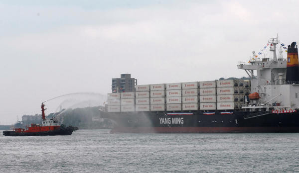 2008年12月15日，台湾海峡两岸开通海上客货直接运输。