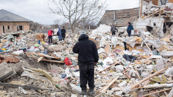 乌克兰民众房屋被炸毁。