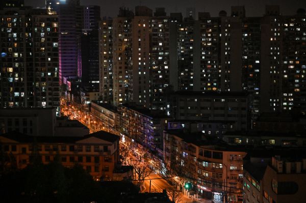 2022年4月9日，上海靜安區 COVID-19 封鎖期間的一個住宅區全景圖