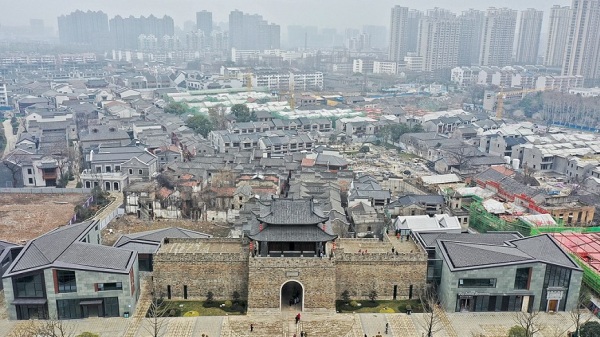 安徽省芜湖市古城长虹门及其北侧的古城区