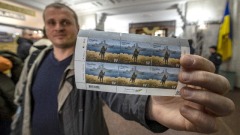 蛇島郵票提振士氣烏克蘭人排隊6小時也要購買(圖)