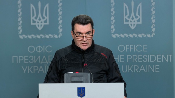 2月18日烏克蘭國安會秘書長丹尼洛夫在總統辦公室的簡報會上。