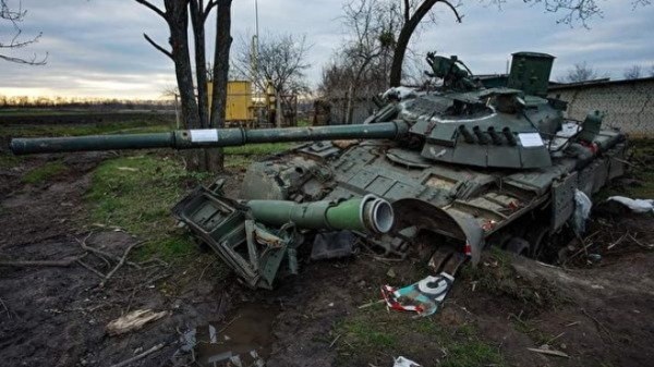被乌克兰军队摧毁的俄军坦克