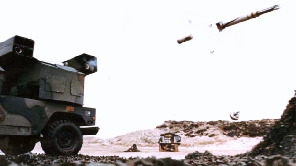 “复仇者”车载防空系统上发射星光防空飞弹。