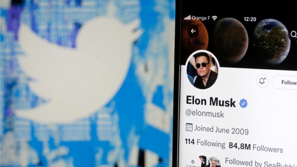 世界首富埃隆・马斯克（Elon Musk，又译“伊隆・马斯克”）在2022年4月25日披露了他要收购社交媒体巨头之一的推特（Twitter）公司。（图片来源：Chesnot/Getty Images）
