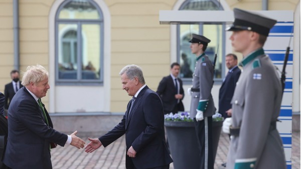 英国首相鲍里斯会见芬兰总统尼尼斯托。（图片来源：Number 10 from Flickr/CC BY-NC-ND 2.0)）