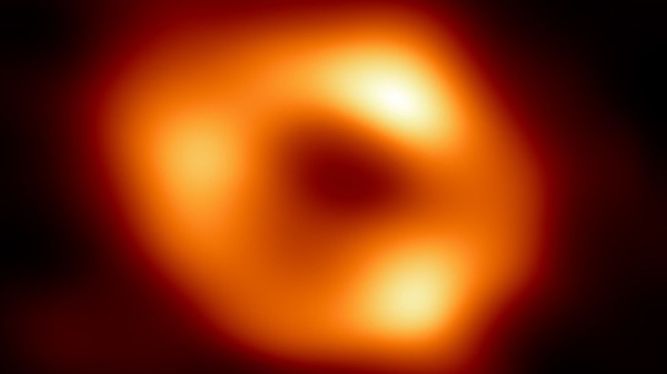中研院发表观测发现“人马座A星”黑洞。