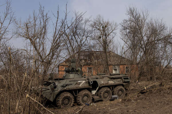 2022年3月31日，在烏克蘭馬來亞羅漢，一輛被遺棄的俄羅斯軍車。